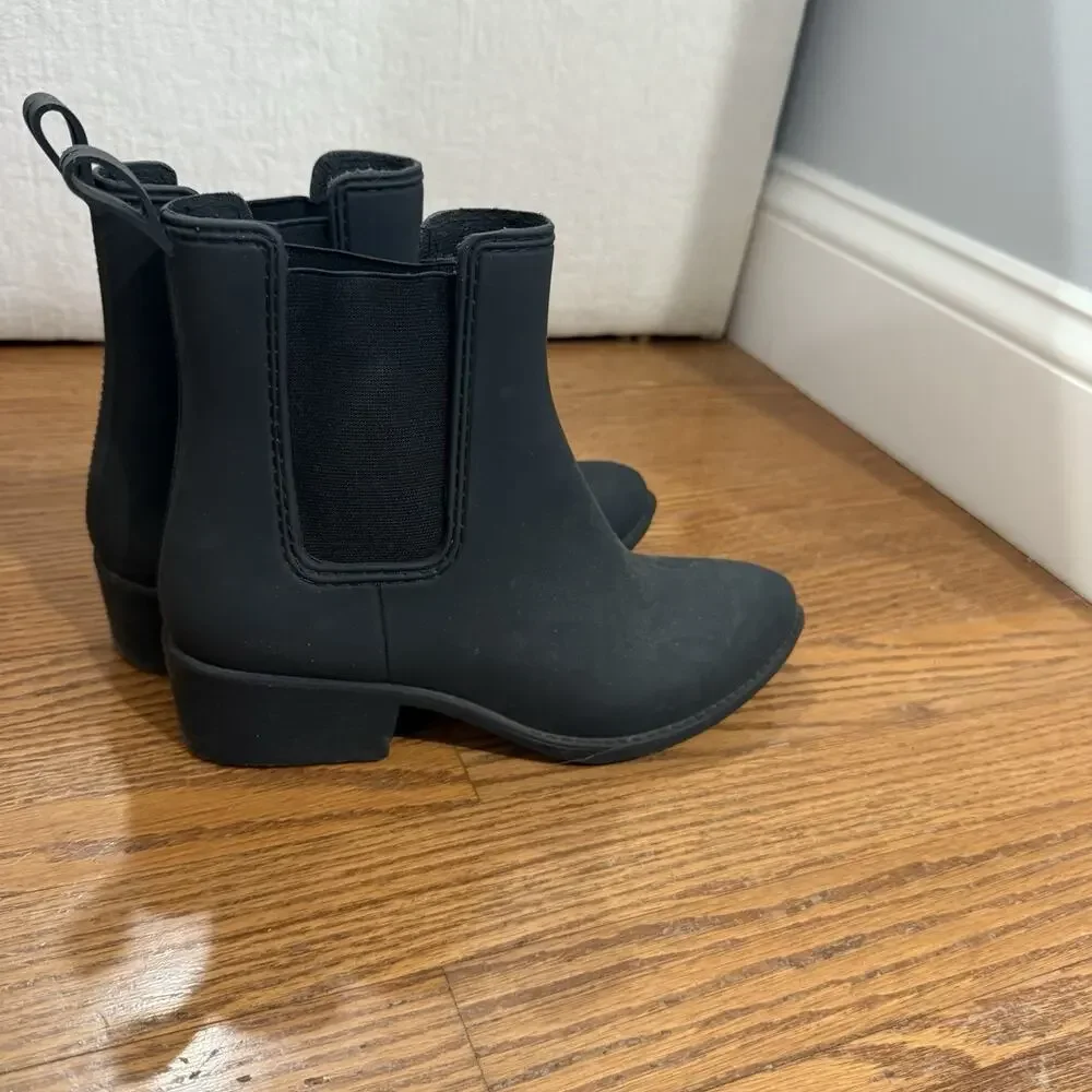 Steve Madden 7.5 Chelsea Rubber Rain Ankle Boots Chunky Block Lug Sole Pull-On